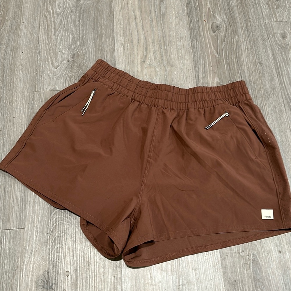 NWOT Vuori Dash Shorts large like new